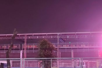 Sudah terpasang, atap tribun ambruk di JIEC Ancol