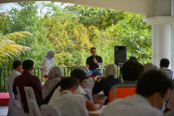Ketua BUMN Muda Indonesia berbagi pengalaman dengan Leaders Muda Semen Padang