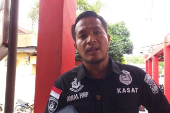 Polresta Tanjungpinang tangkap tersangka pembeli material bangunan dengan cek kosong,