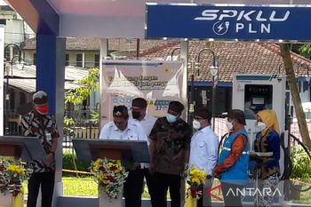Resmikan SPKLU, Menko Luhut berharap Borobudur jadi kawasan hijau