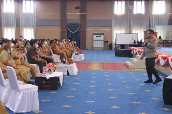 Kapolda Sulut bekali wawasan kebangsaan ke jajaran Pemkot Manado