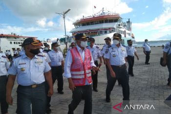 Mehub cek pelabuhan-kapal di Wakatobi