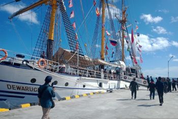 Gubernur Sulawesi Tenggara apresiasi Muhibah Jalur Rempah melalui KRI Dewaruci