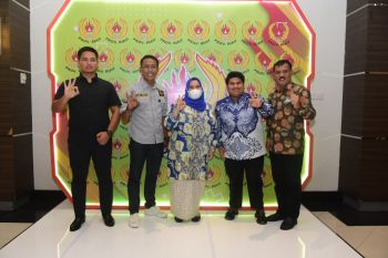 Hadir di pelantikan KONI Riau, Ini harapan Bupati Kasmarni