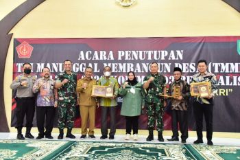 Ditutup Danrem, Bupati Kasmarni nilai TMMD momentun kebersamaan