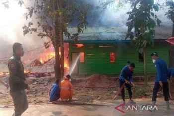 26 rumah di kompleks TPA sampah Kendari ludes dilalap api