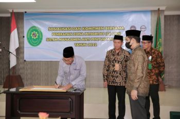 Wali Kota Makassar teken komitmen penerapan zona bebas korupsi SMAP
