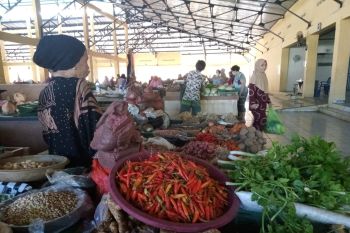 Cuaca kemarau basah memicu kenaikan harga cabai di Mataram NTB