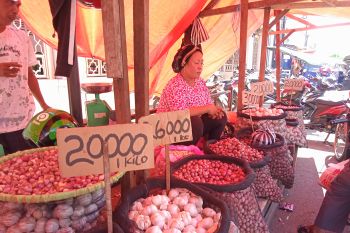 Harga cabai dan bawang merangkak naik di pasar tradisional Makassar