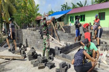 PLN manfaatkan FABA PLTU Ropa untuk bedah rumah prajurit TNI KODIM 1603 Sikka