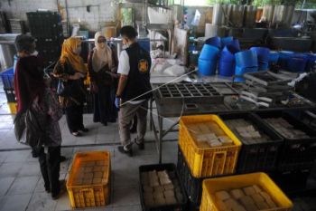 Pabrik tahu berformalin di Bogor