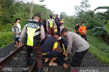 Tertidur pulas di rel kereta api, nyawa pemuda ini nyaris melayang