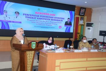 Bupati Kasmarni minta stake hokder terlibat menekan stunting