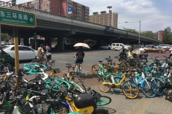 Pengendara motor listrik di Beijing wajib pakai helm mulai 1 Mei