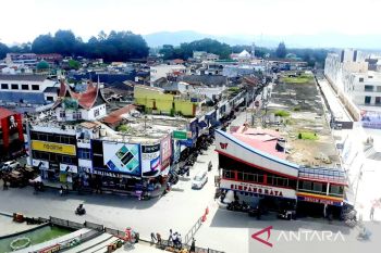 Rencana pembangunan Awning Pasar Atas Bukittinggi, pedagang tetap tidak setuju