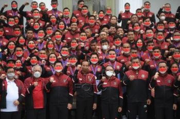 Presiden Serahkan Bonus Atlet Sea Games