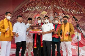 Gelar kehormatan 'Bapak Perawat dan Pengawal Pluralisme' diberikan ke Moeldoko