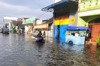 Banjir landa sejumlah wilayah Kota Surabaya