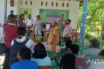 Babinsa Biak Timur pastikan penyaluran BLT sesuai ketentuan