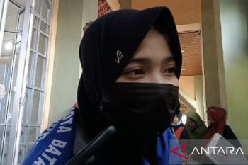 Gantikan ayahnya yang telah meninggal, Anna jadi haji termuda di Batam