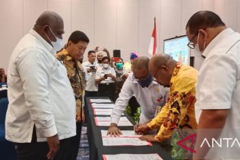Gubernur Lukas Enembe minta bupati dan wali kota jalankan PPSB