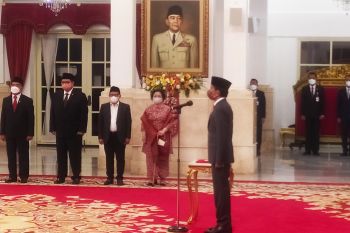 Zulkifli Hasan dan Hadi Tjahjanto dilantik sebagai Mendag dan Menteri ATR