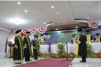 UNRI kukuhkan tiga guru besar