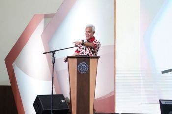 Ganjar Pranowo sebut perguruan tinggi perlu dampingi UMKM untuk naik kelas