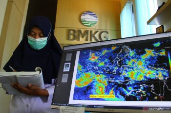 BMKG prakirakan hujan mengguyur sebagian kota besar Indonesia