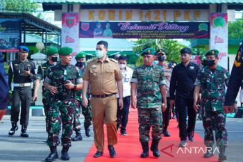 Bupati Pangkep serahkan hibah TA 2022 kepada Pangdam XIV/Hasanuddin