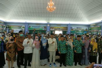 Bupati Citra Duani lepas 34 orang JCH di Batam