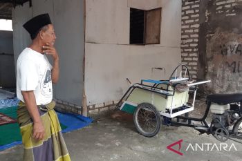 Tukang becak asal Sampang niat tunaikan haji bersama almarhumah istri