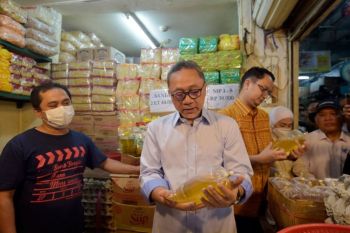 Mendag Zulkifli Hasan pantau harga dan stok pangan di Pasar Cibubur