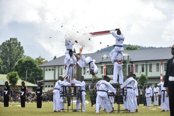 Atraksi beladiri prajurit di HUT Kodam XIII/Merdeka memukau