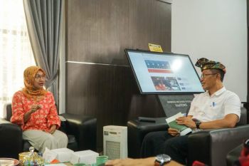 Sekda Lombok Timur mengajak milenial bertani