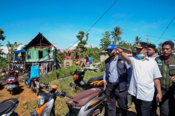 Gubernur Sulsel kunjungi korban bencana puting beliung di Maros