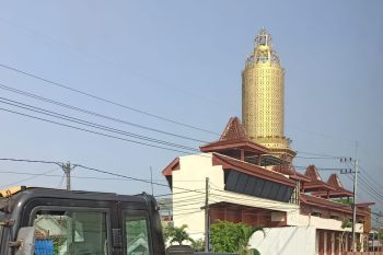 Kolam Renang Bermenara  Mahkota Tribhuwana Tunggadewi