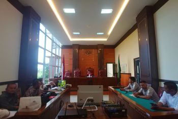 Hakim tolak praperadilan tersangka korupsi dana pokir DPRD Padang