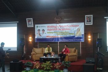 Membangkit tradisi "bacarito" untuk menjaga regenerasi Bundo Kanduang