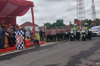 Sambut HUT Bhayangkara, Polda Riau bagikan 10 ribu paket sembako