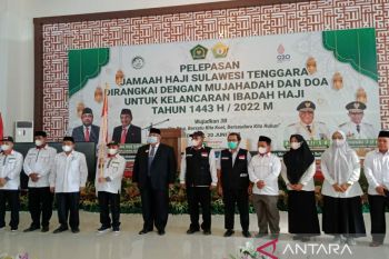 Gubernur Sulawesi Tenggara lepas keberangkatan 927 calon haji