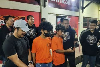 Polisi tangkap empat anggota geng motor bersenjata celurit
