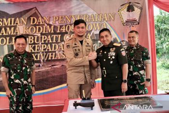 Pangdam XIV/Hasanuddin terima penyerahan asrama prajurit dari Pemkab Gowa