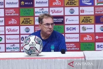 Pelatih Persib Robert Rene berikan catatan soal daya gedor