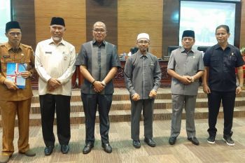 Pemprov Sumbar sampaikan nota Ranperda Pertanggungjawaban APBD Sumbar ke DPRD
