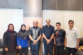 Supardi lepas atlet silat yang akan bertanding di kejuaraan dunia