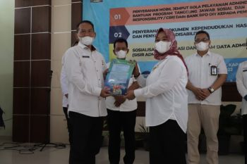 Sleman menerima bantuan mobil layanan jemput bola adminduk dari BPD DIY