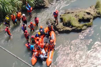 SAR gabungan menemukan mayat korban hanyut di Sungai Opak
