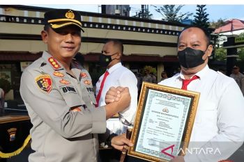 Kapolrestabes Makassar beri penghargaan pada 82 personel berprestasi
