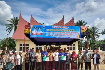 Tingkatkan kemampuan pencari kerja, Pemkab Pasbar resmikan BLK